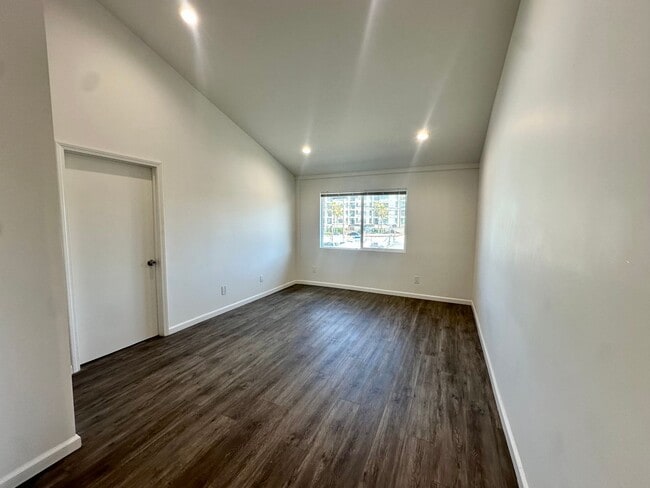 Building Photo - 3771 Vinton Ave