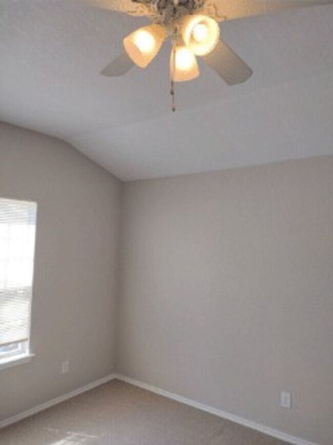 Building Photo - Spacious Two-Story Home in Prime Laurel Ca...