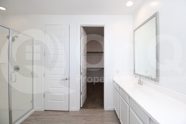 Building Photo - 2438 E Warbler Rd