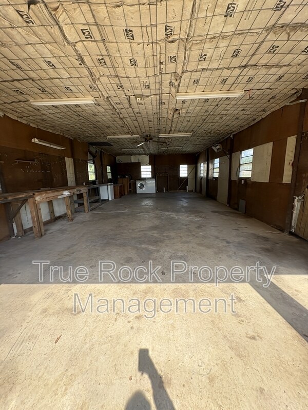 Building Photo - 23185 CR 3520