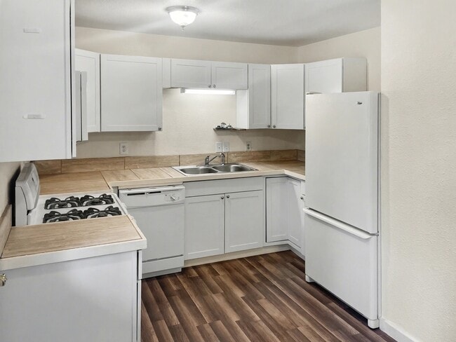 Building Photo - 9324 Kavik St