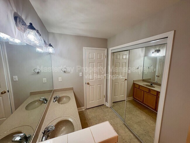 Building Photo - 4506 Treerose Way