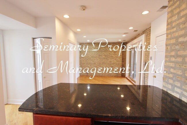 Interior Photo - 5653-59 N. Magnolia