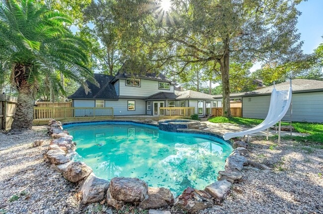 Building Photo - 3511 Tree Ln