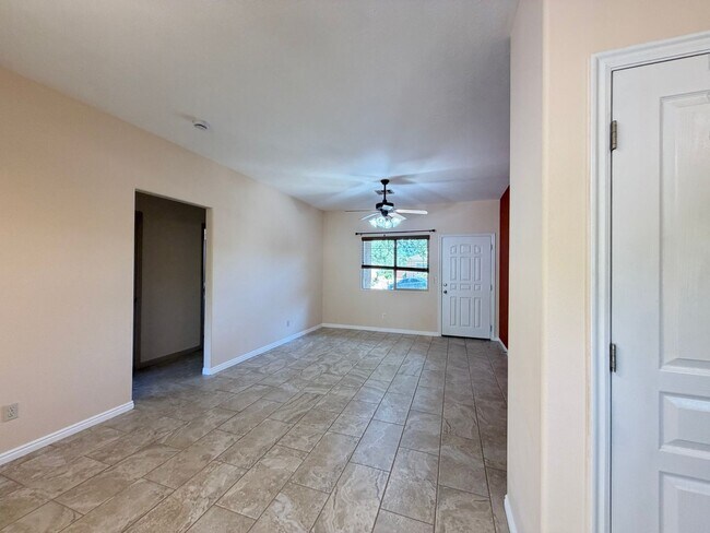 Building Photo - Home in Ivins