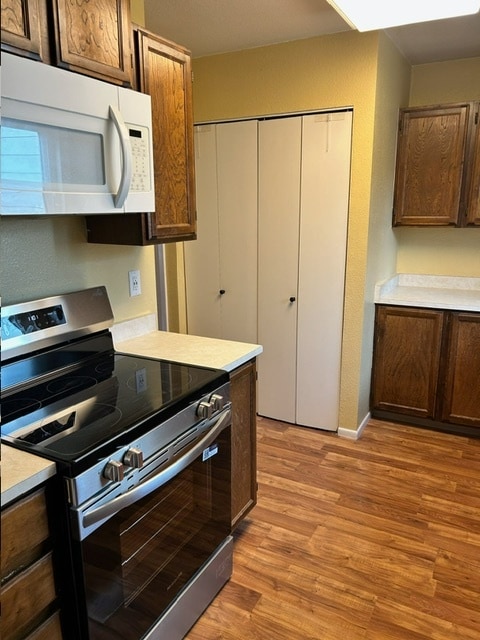 Building Photo - 3500 Rolling Green Dr