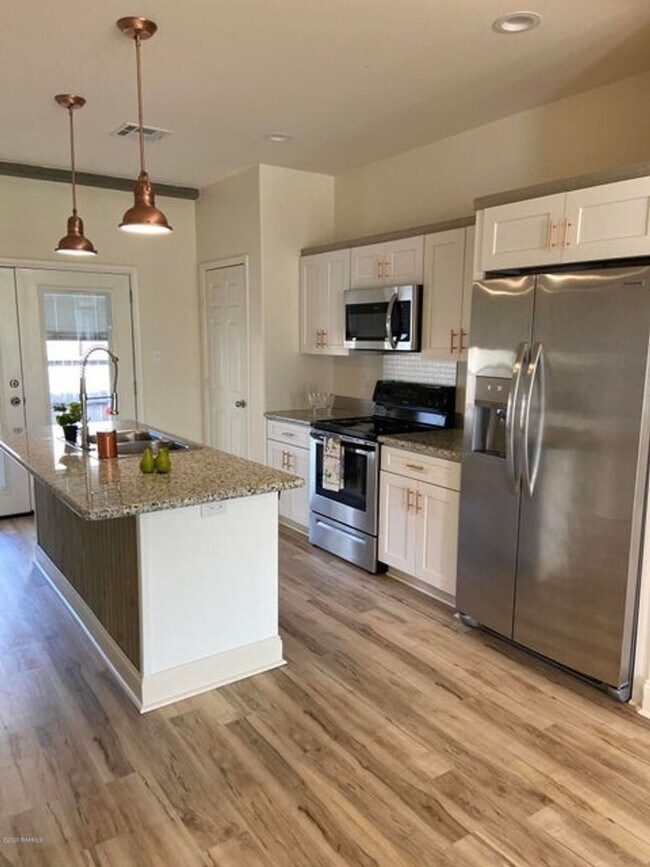 Building Photo - 108 Appleoak Ave