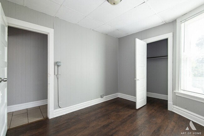 Building Photo - 1229 E 71st St