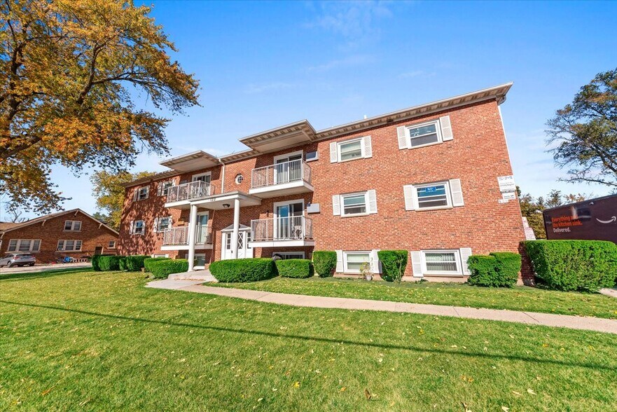 Primary Photo - 122 W Washington St
