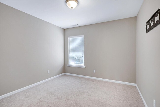 Building Photo - 1038 Ileagnes Rd