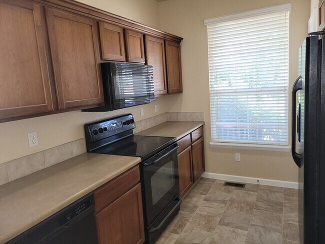 Building Photo - 7747 Mountain Laurel Dr