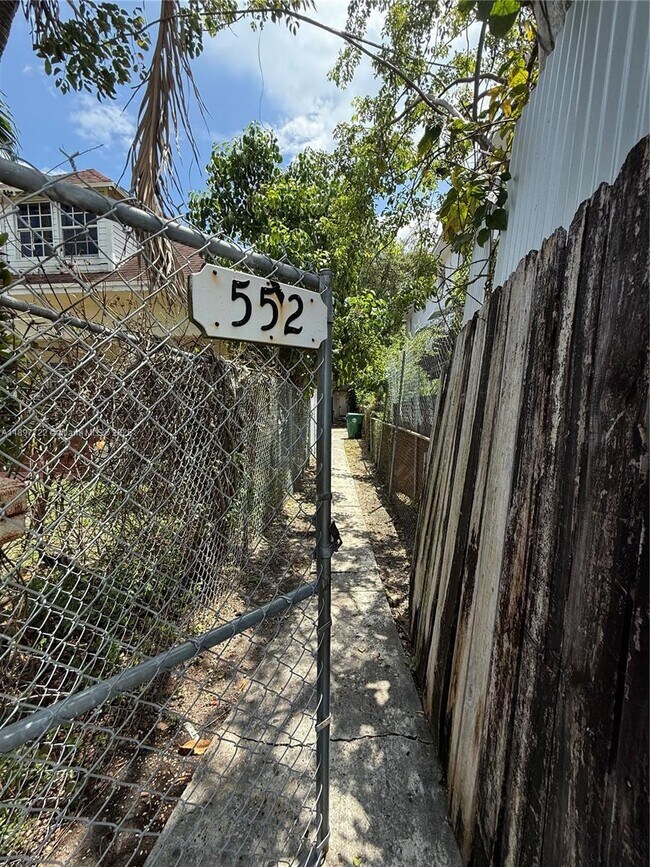 Building Photo - 552 NW 1st St