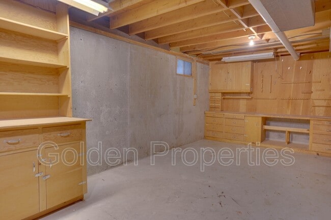 Building Photo - 1823 E Wilbur Ave
