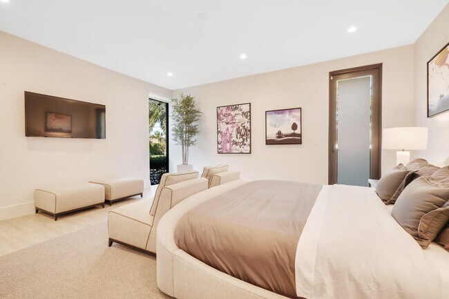 Building Photo - 4011 Bayview Dr