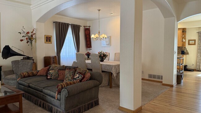 Building Photo - Warm & Spacious Woodmoor Home in a Fantast...