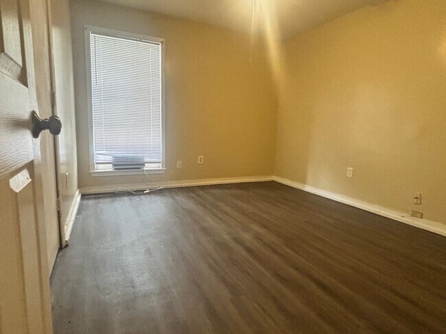 Building Photo - 2452 Oak Grove Ln