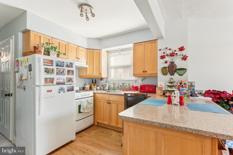 Building Photo - 657 Childs Ave