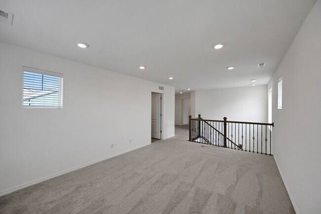 Building Photo - Modern 5BR House in Parker