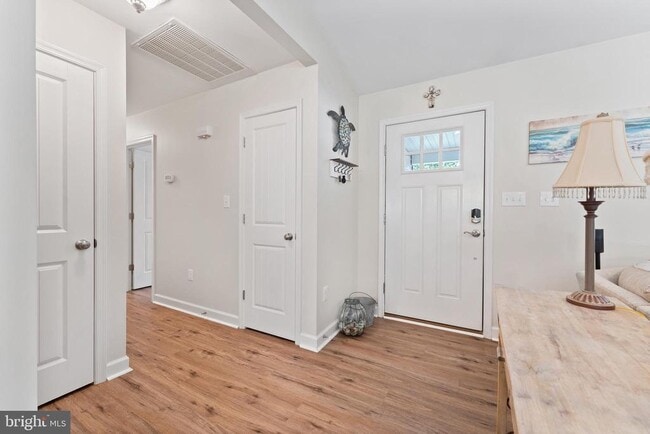 Building Photo - 305 Cedar Ln
