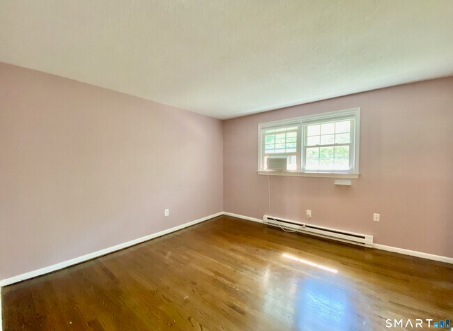 Building Photo - 24 College St