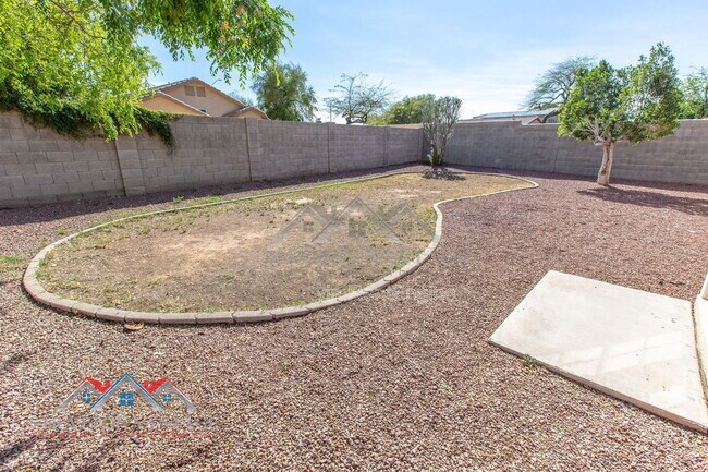 Building Photo - 8039 W Alex Ave