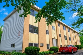 Building Photo - 39 Rhodes Ave