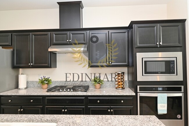 Building Photo - 893 Fir St W