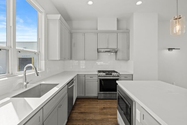Building Photo - Modern Three-Story Home in Timbergrove Yards