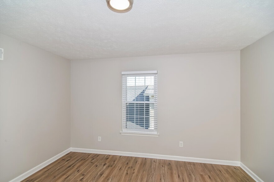 Building Photo - 3565 Mt View Ridge Dr