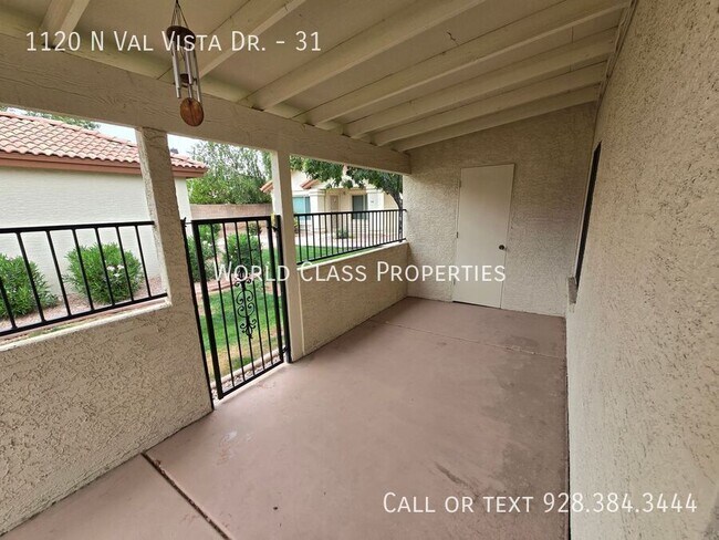 Building Photo - 1120 N Val Vista Dr