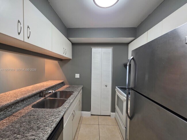 Building Photo - 800 N Miami Ave