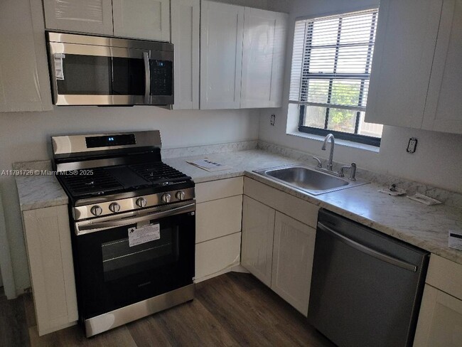 Building Photo - 17032 NW 49th Ct
