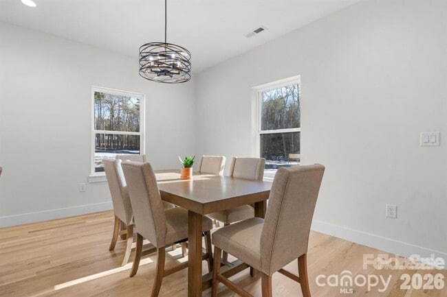 Building Photo - 548 Car Farm Rd