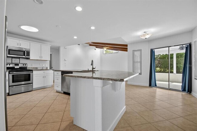 Building Photo - 231 Wellington Dr