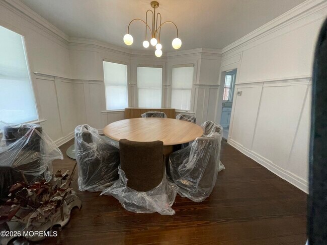 Building Photo - 211 Cedar Ave