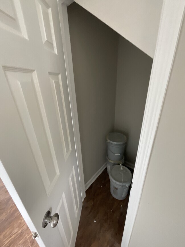 Building Photo - 1015 W C St