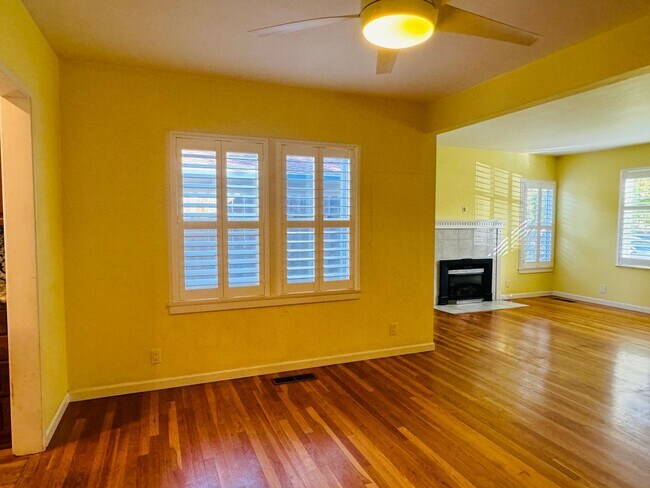 Building Photo - Charming 2 Bed, 2 Bath Home near UOP