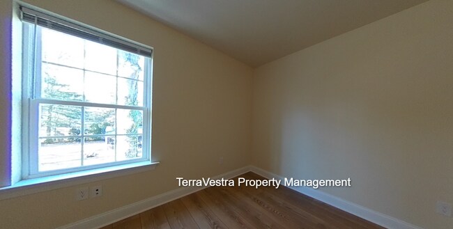 Building Photo - 12 Bedrooms!!!!!! Now showing for 2026-202...