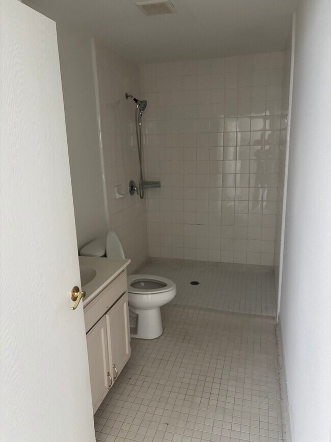 Building Photo - 505 Bahama St