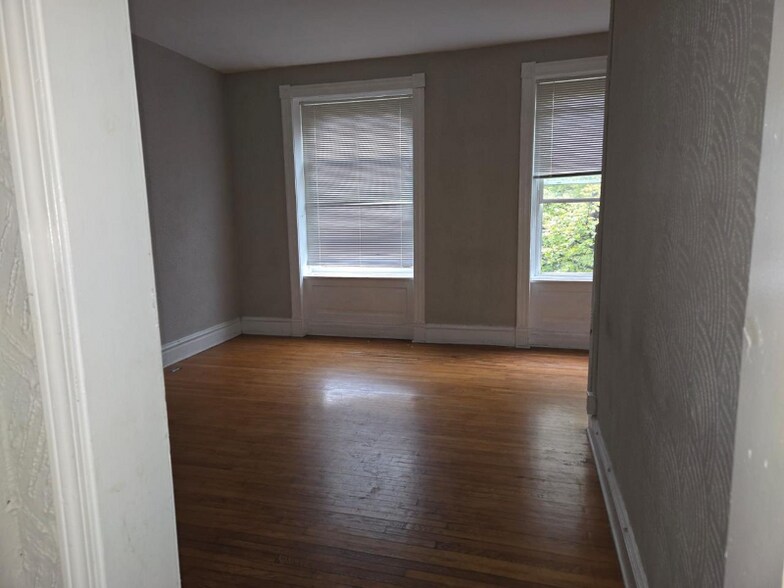 Building Photo - 3440 Oregon Ave