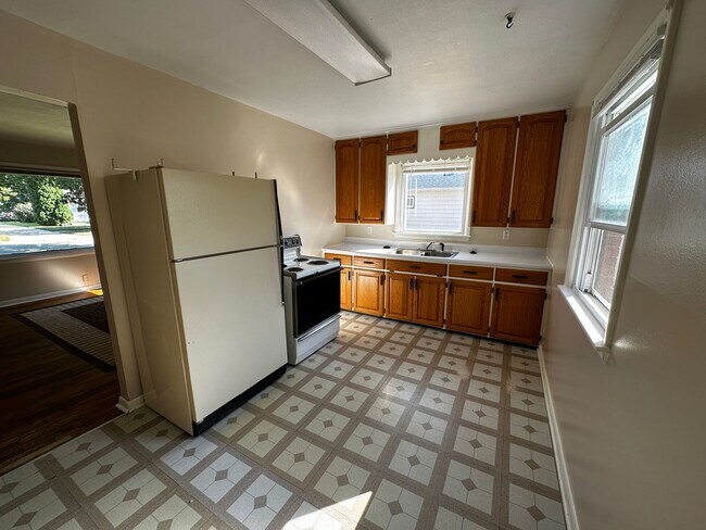 Building Photo - 811-811 Miller Ave