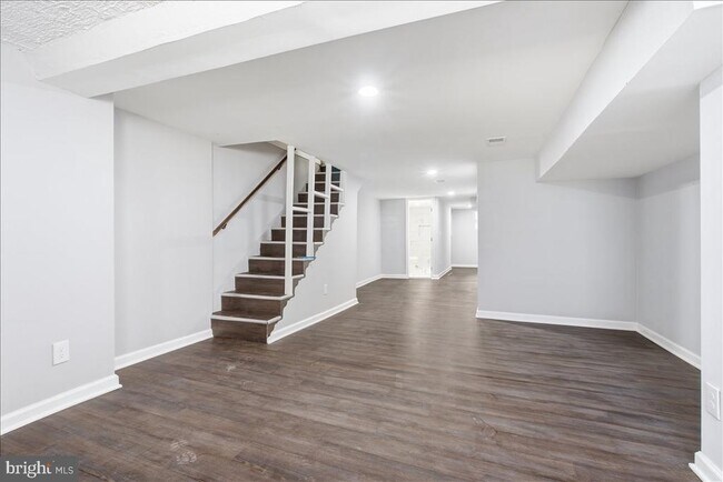 Building Photo - 1231 N Potomac St