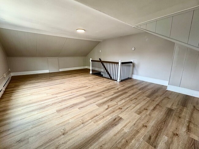 Building Photo - 3 Bedroom 1 Bathroom in York with Sunroom,...