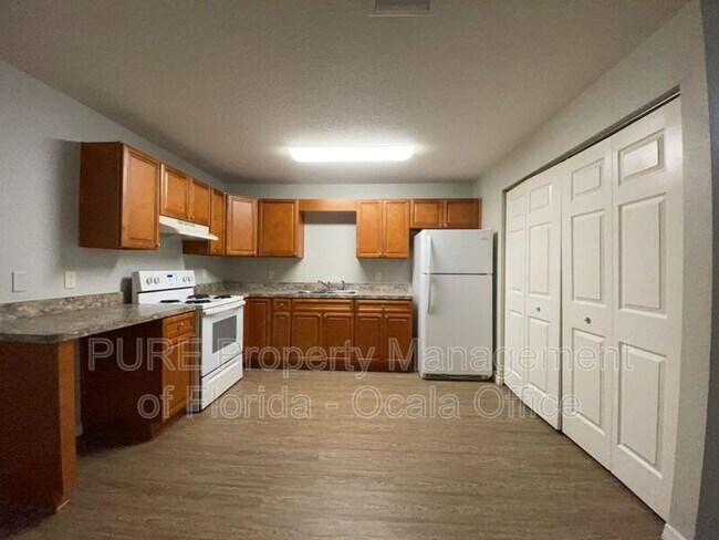 Building Photo - 3650 NE 41st St