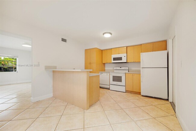 Building Photo - 2332 SW 26th Ln