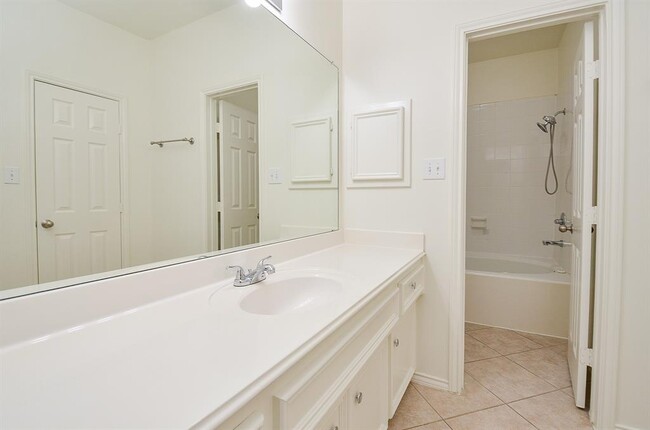 Building Photo - 3027 N Heights Hollow Ln