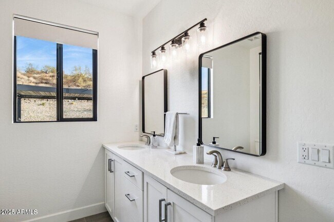 Building Photo - 16710 E Trevino Dr