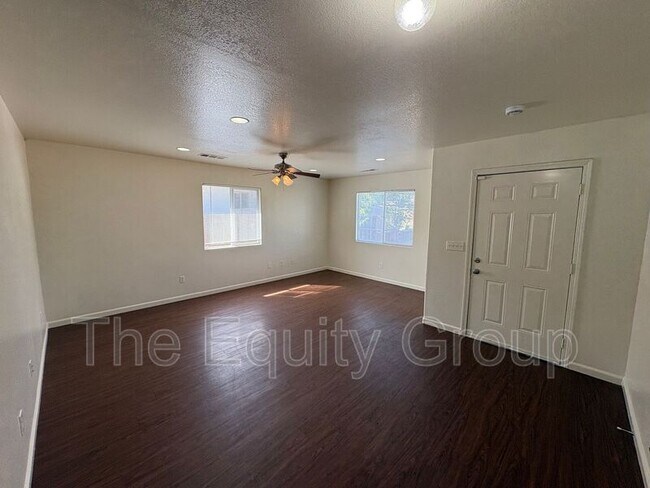 Building Photo - 1747 W Connelly Ave