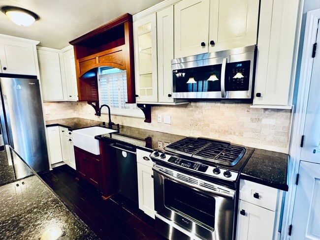 Building Photo - Two Bedroom Home for Rent on Naples Island