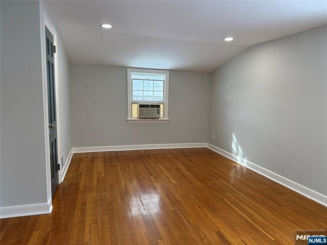 Building Photo - 524 N Monroe St